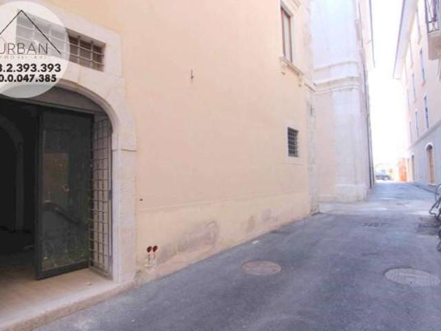 Locale Commerciale in affitto a Torretta, Tornimparte
