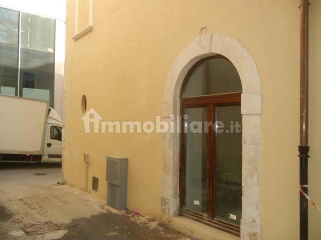 Locale Commerciale in affitto a Quarto di San Giovanni, Tornimparte