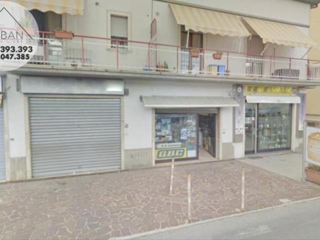 Locale Commerciale in affitto a Contrada Cappelli, Tornimparte