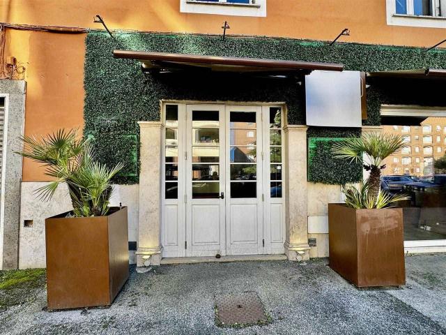 Locale Commerciale in affitto a Goretti, Latina