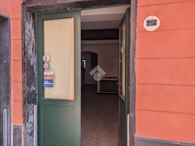 Locale Commerciale in affitto a Lavagna, Liguria