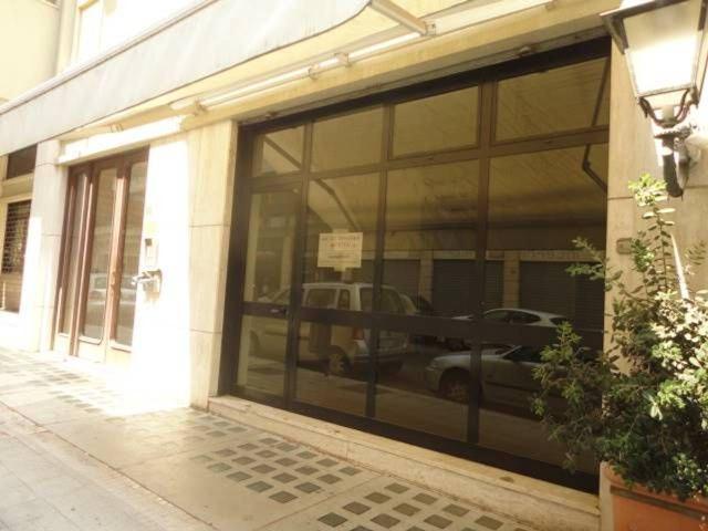 Locale Commerciale in vendita a Puglia, Lecce