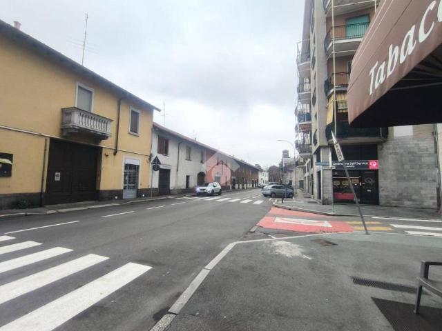 Locale Commerciale in affitto a Oltresempione, Legnano