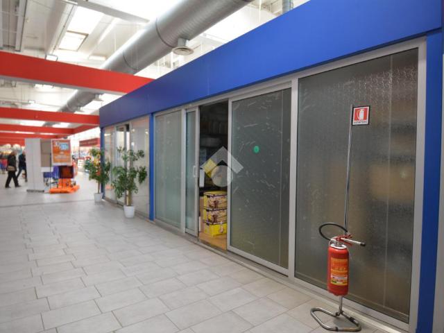 Locale Commerciale in affitto a Piemonte, Torino