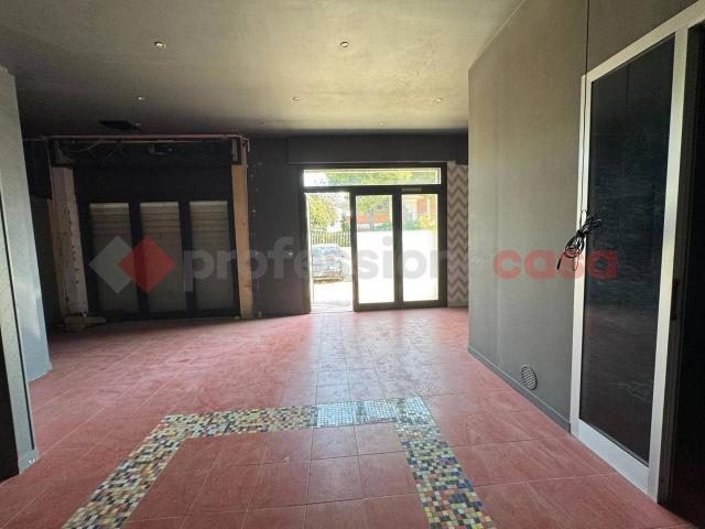 Locale Commerciale in affitto a Puglia, Taranto
