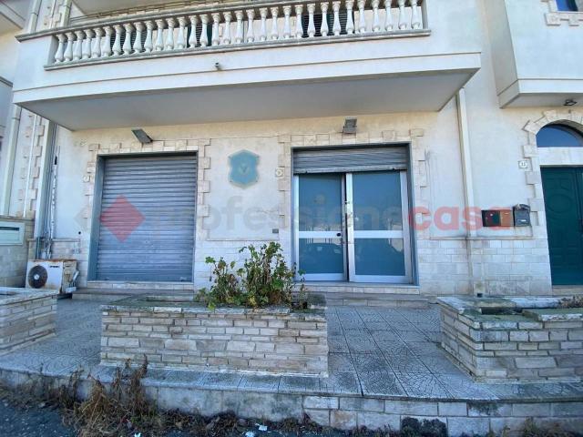 Locale Commerciale in affitto a Puglia, Taranto