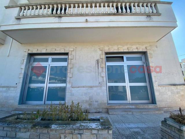 Locale Commerciale in affitto a Puglia, Taranto