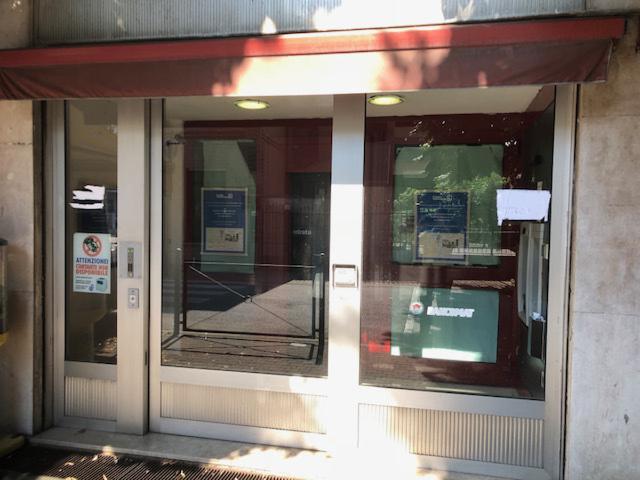 Locale Commerciale in affitto a Ceresolo, Limbiate