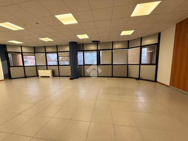 Ufficio in affitto a Lissone, Lombardia