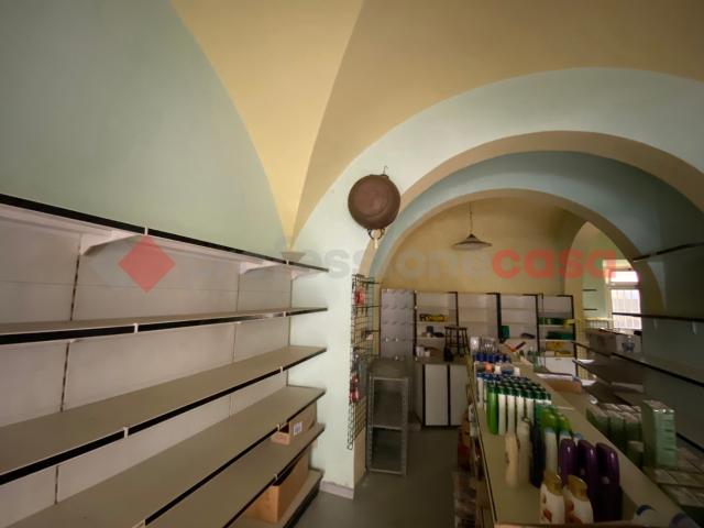 Locale Commerciale in affitto a Livorno