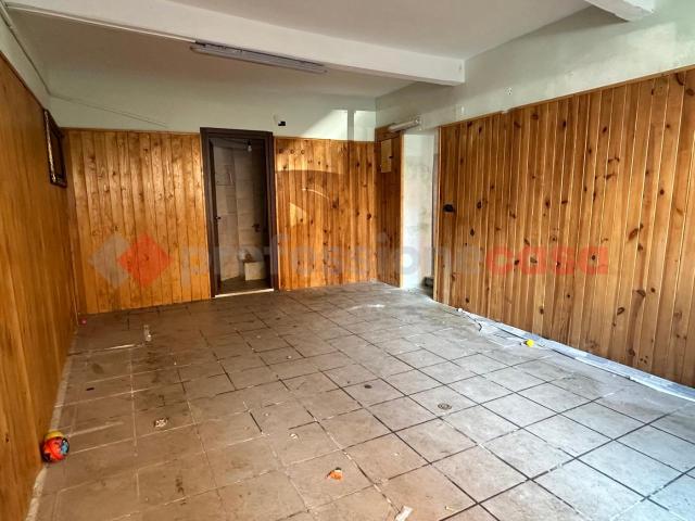 Locale Commerciale in affitto a Garibaldi, Livorno