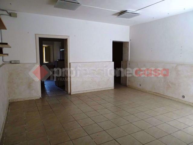 Locale Commerciale in affitto a Livorno