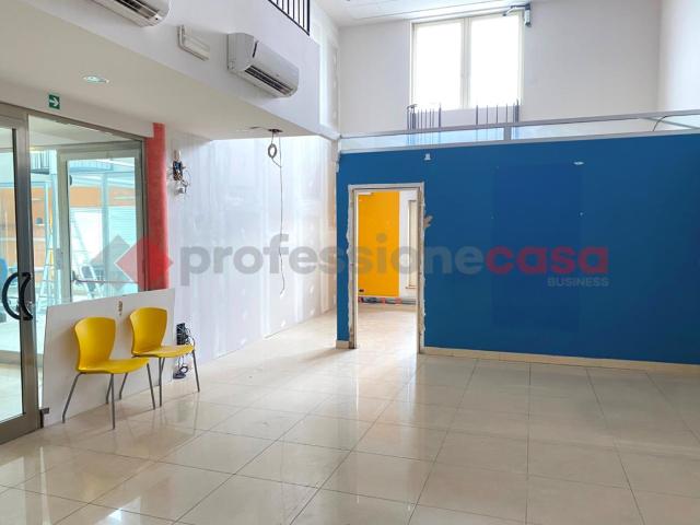 Locale Commerciale in affitto a Livorno