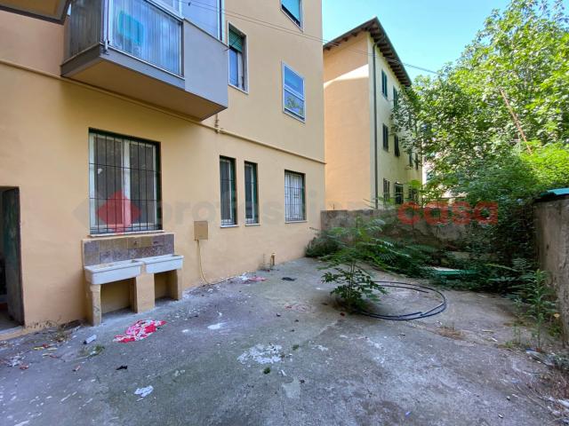 Locale Commerciale in affitto a Livorno