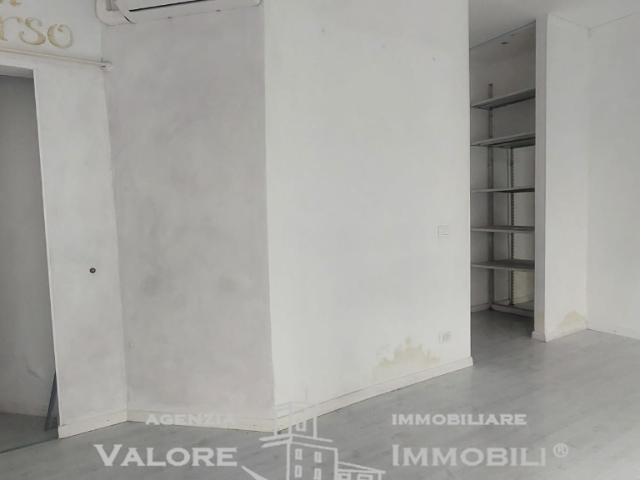 Locale Commerciale in affitto a Livorno