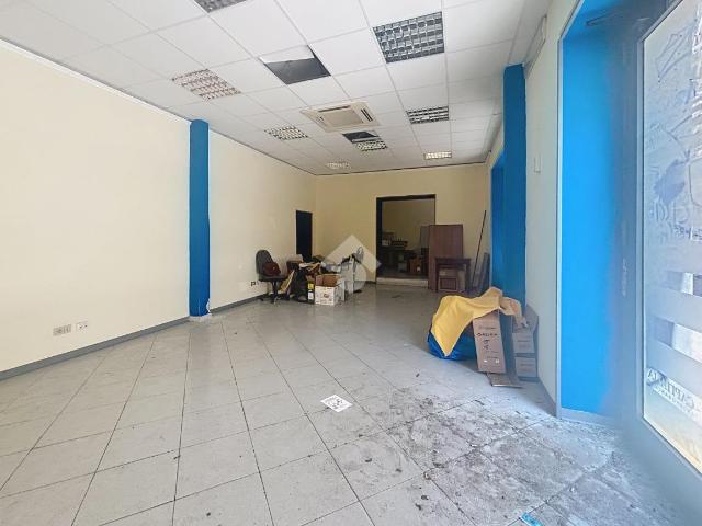 Locale Commerciale in affitto a Livorno