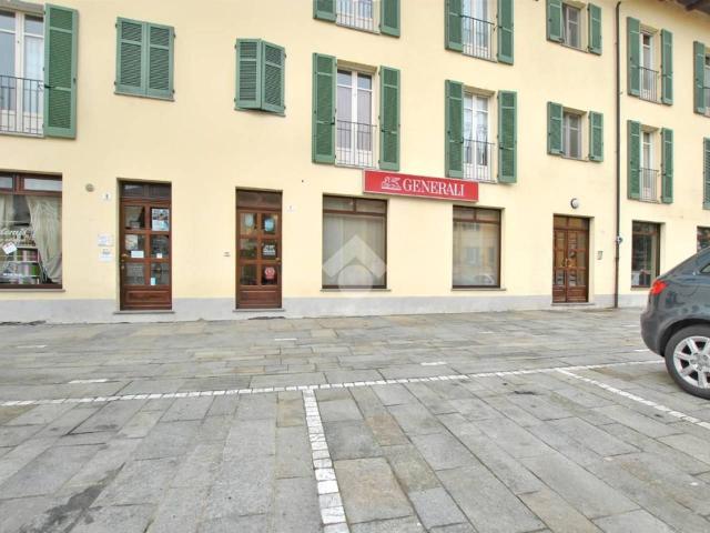 Locale Commerciale in affitto a Piemonte, Vercelli