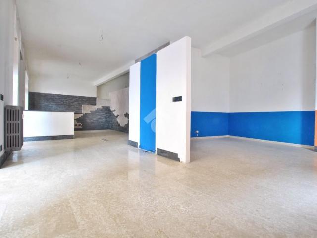 Locale Commerciale in affitto a Piemonte, Vercelli