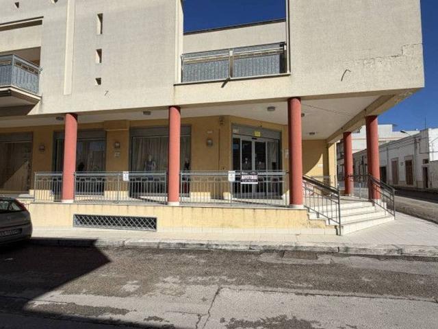 Locale Commerciale in affitto a Puglia, Taranto