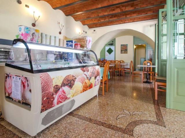Locale Commerciale in affitto a Lonato, Lombardia