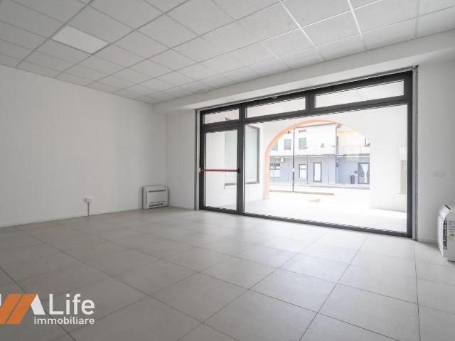 Locale Commerciale in affitto a Longare, Veneto