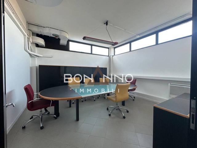 Locale Commerciale in affitto a Loreggia, Veneto