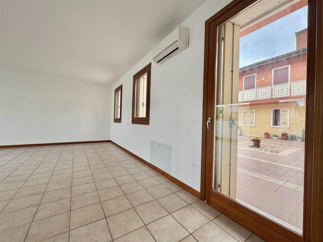 Locale Commerciale in affitto a Lozzo Atestino, Veneto