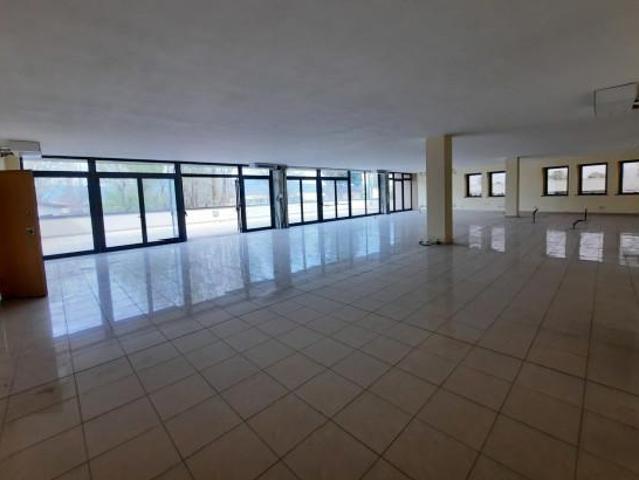 Locale Commerciale in affitto a Sorbano del Giudice, Bagni Di Lucca Ponte