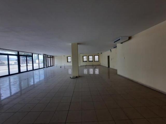 Locale Commerciale in affitto a Sorbano del Giudice, Bagni Di Lucca Ponte