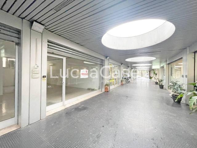 Locale Commerciale in affitto a Sant'Anna, Bagni Di Lucca Ponte