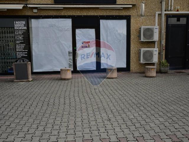 Locale Commerciale in affitto a Santissima Annunziata, Bagni Di Lucca Ponte