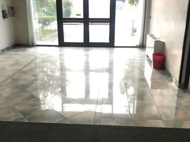 Locale Commerciale in affitto a Bassa Reggiana, Re