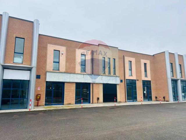 Locale Commerciale in affitto a Magione, Umbria