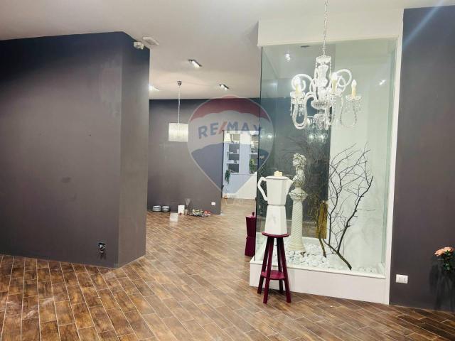 Locale Commerciale in affitto a Magione, Umbria