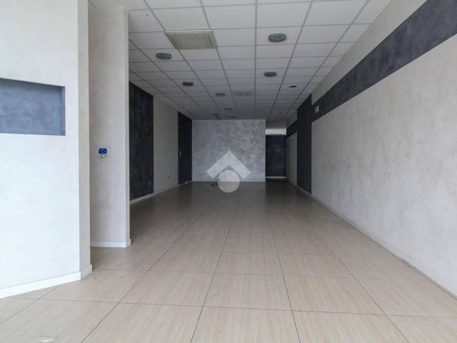Locale Commerciale in affitto a Manerbio, Lombardia