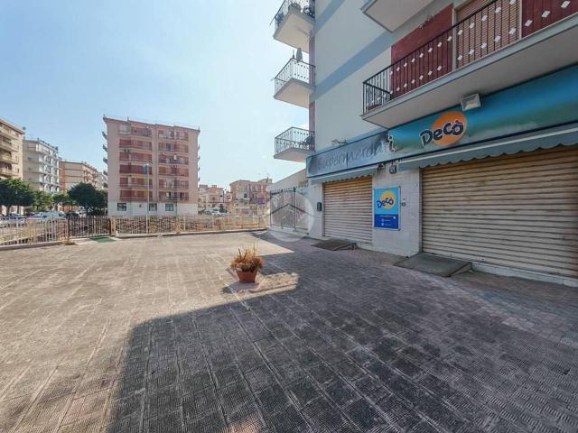 Locale Commerciale in affitto a Siponto, Puglia