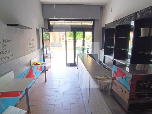 Locale Commerciale in affitto a Valletta Paiolo, San Giorgio Di Mantova