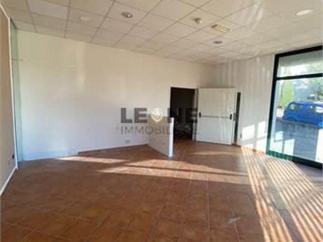 Locale Commerciale in affitto a Unione di comuni Terre di Castelli, Marano Sul Panaro