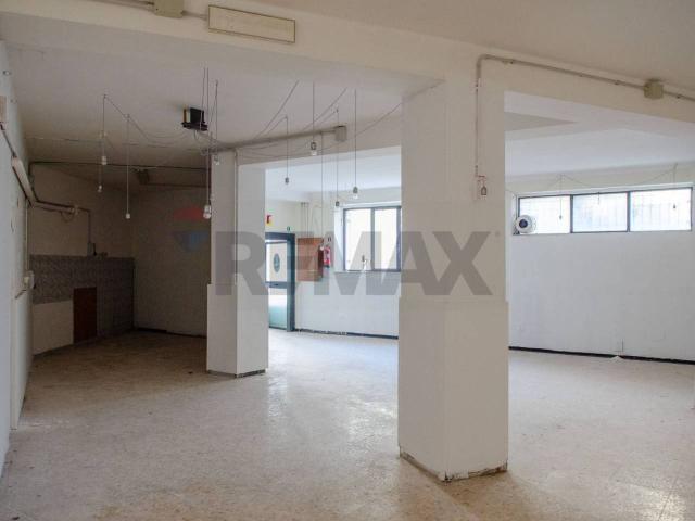 Locale Commerciale in affitto a Puglia, Taranto