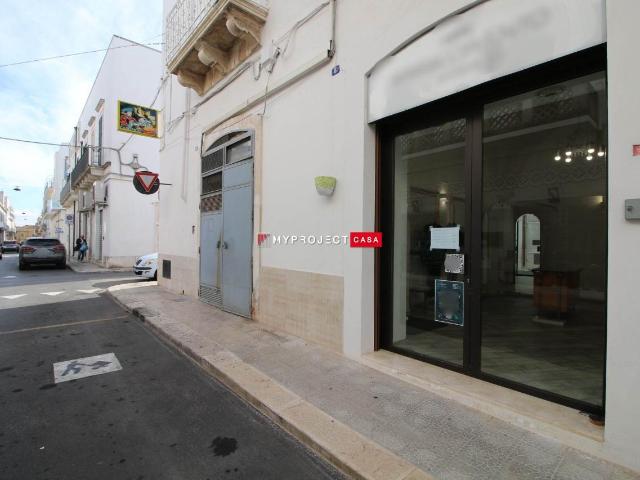 Locale Commerciale in affitto a Puglia, Taranto