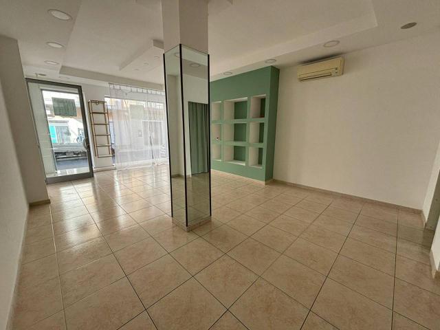 Locale Commerciale in affitto a Puglia, Taranto