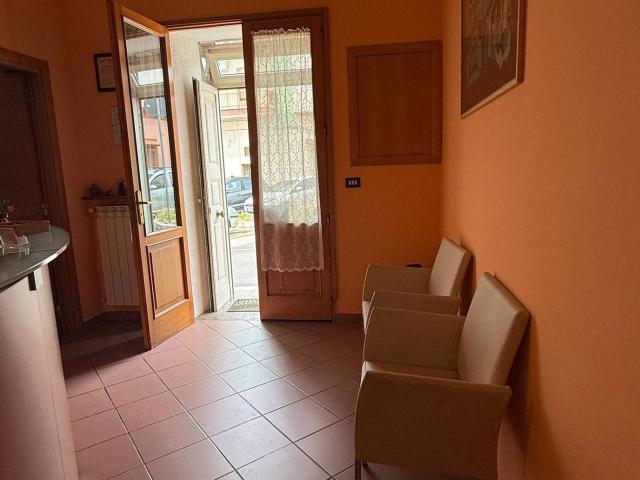 Locale Commerciale in affitto a Puglia, Taranto
