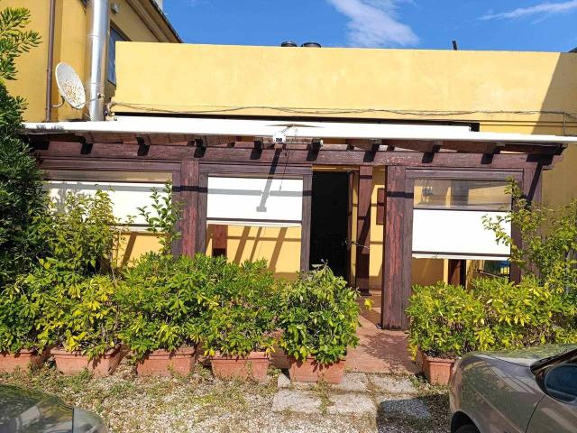 Locale Commerciale in affitto a Marche, Ascoli Piceno