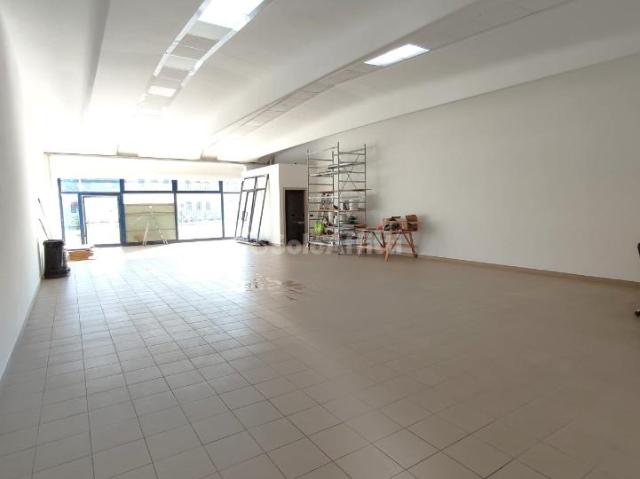 Locale Commerciale in affitto a Mazzano, Lombardia