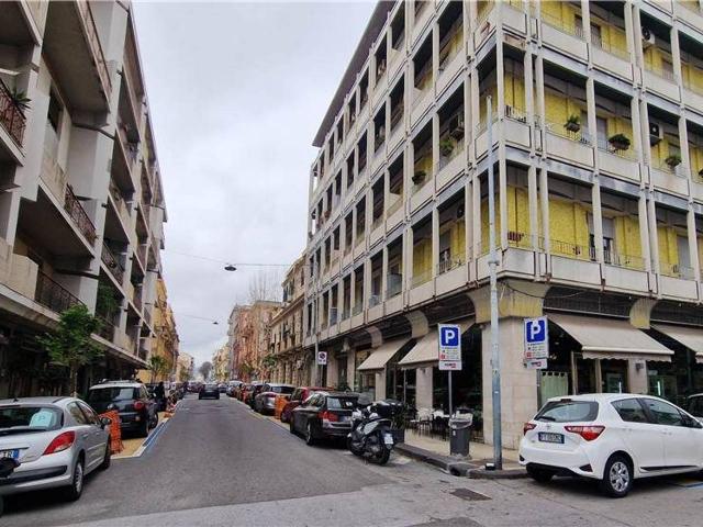 Locale Commerciale in affitto a IV Circoscrizione, Messina