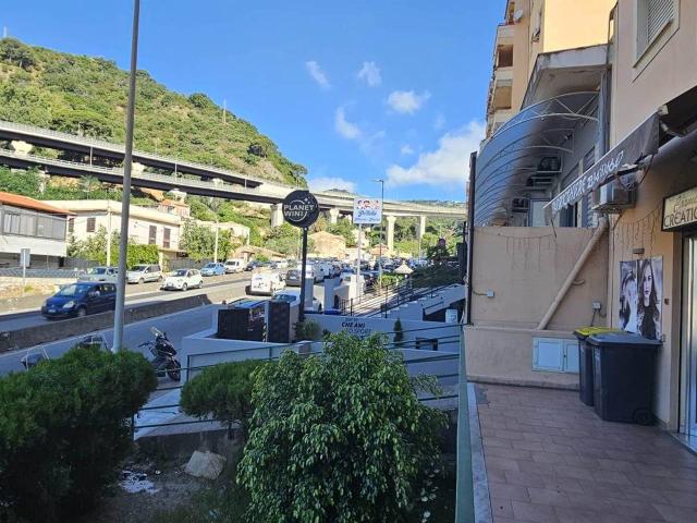 Locale Commerciale in affitto a V Circoscrizione, Messina