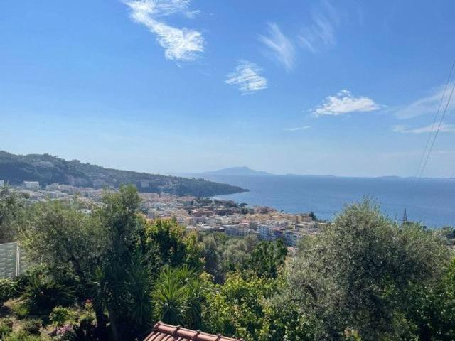 Locale Commerciale in affitto a Meta, Campania