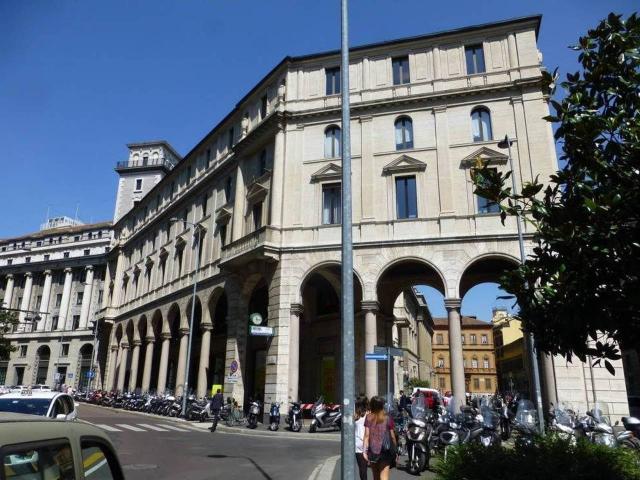 Locale Commerciale in affitto a Municipio 1, Milano
