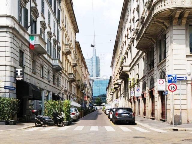Locale Commerciale in affitto a Municipio 1, Milano