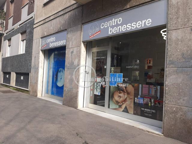 Locale Commerciale in affitto a Municipio 8 di Milano, Milano
